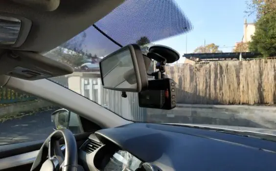 Montáž autokamery do auta